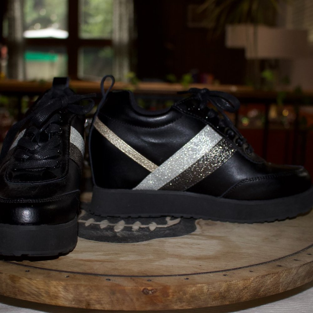 Very Volatile Black Leather Hidden Platform Sneaker Glitter Stripes NWOT Sz 8 - Picture 8 of 8